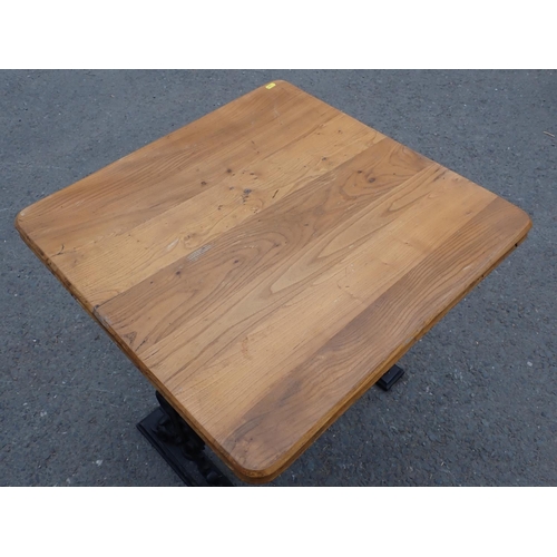 411 - An elm topped Pub Table on cast iron base 2ft 5in H x 2ft 2in W