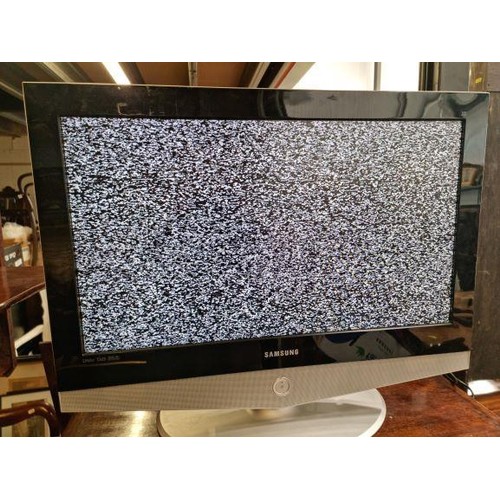 141 - A Samsung flatscreen 31in TV and remote (passed PAT test)