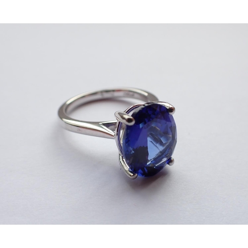 182 - A Tanzanite single stone Ring claw-set oval mixed-cut stone, 4.85cts, in platinum, ring size L1/2 - ... 