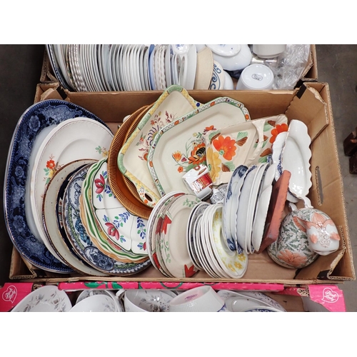 461 - Three boxes of china Tea and Dinner ware and includes 5 Serviette Rings