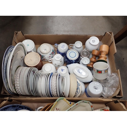 461 - Three boxes of china Tea and Dinner ware and includes 5 Serviette Rings