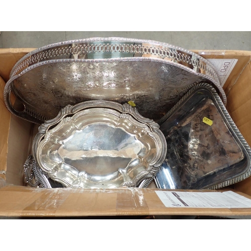 474 - Box of plated ware including cased Cutlery, pierced oval Tray, Entree Dish, etc.