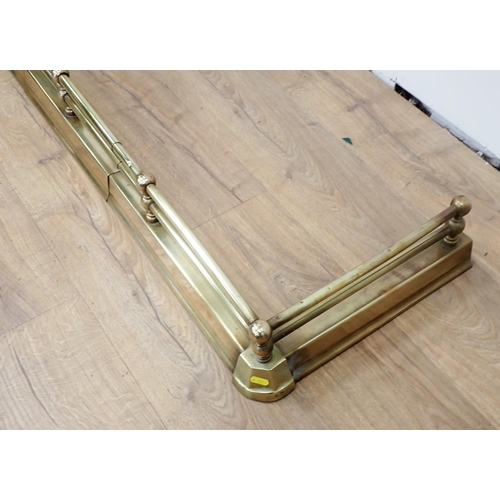 533 - A brass Fender with double rail design, 4ft 6in W