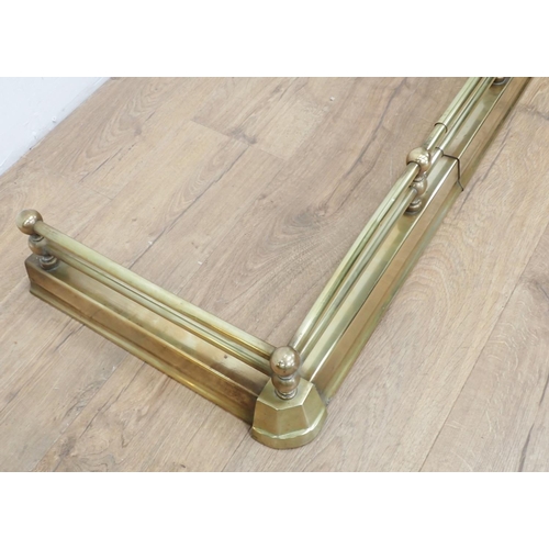 533 - A brass Fender with double rail design, 4ft 6in W