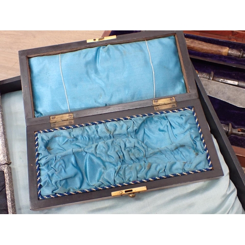 537 - A box containing a quantity of cased Cutlery