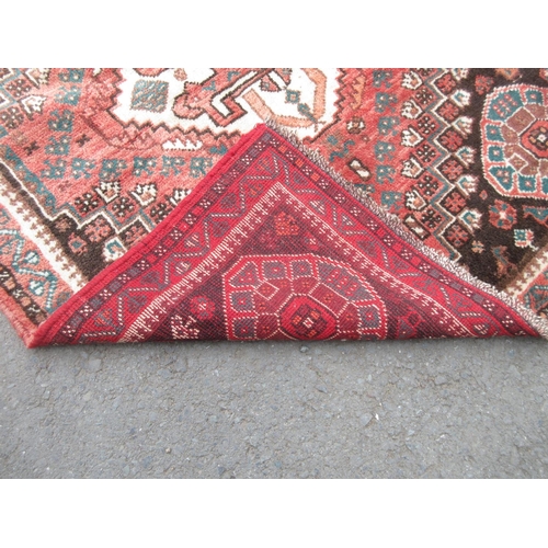 554 - A small Shiraz Rug with central lozenge surrounded by four medallions, 5ft 5in 4ft 1in