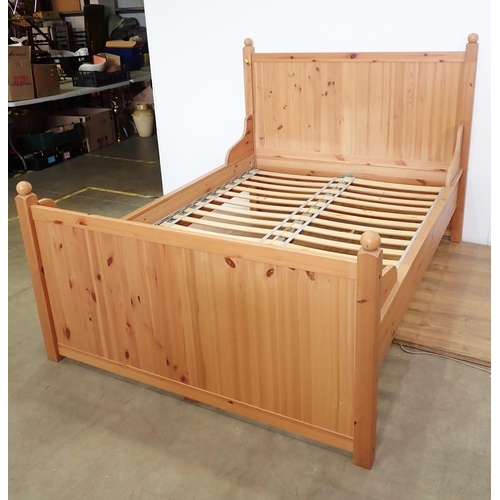 624 - A modern pine Bed 4ft 11in W