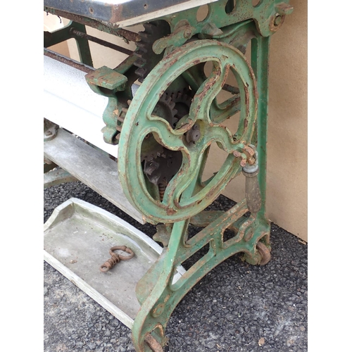 654 - A green painted Mangle, 2ft 5in W