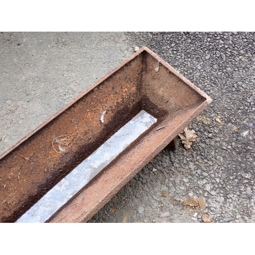 534 - A cast iron Trough 6ft L