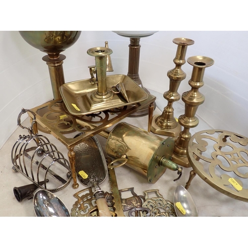 364A - Two brass Oil Lamps, Chamberstick, pair of Candlesticks, two Trivet Stands, Horse Brasses, plated Cu... 