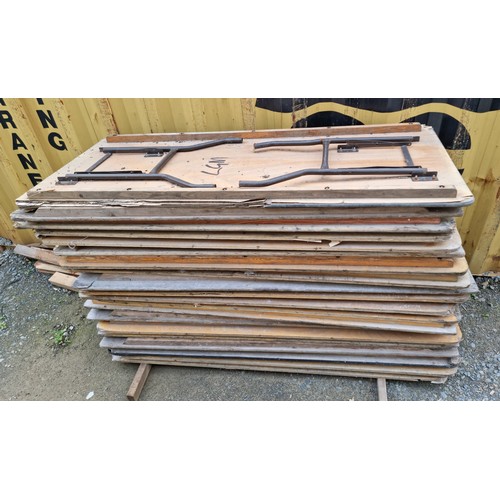 524 - Approx. 20 wooden folding Tables A/F