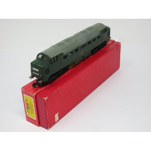 175 - A boxed Hornby-Dublo 00 gauge 2-rail No.2231 Diesel Shunter, a boxed Co-Co diesel Locomotive and a 2... 