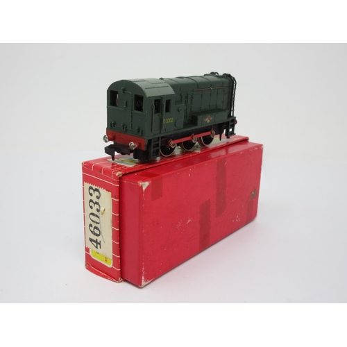 175 - A boxed Hornby-Dublo 00 gauge 2-rail No.2231 Diesel Shunter, a boxed Co-Co diesel Locomotive and a 2... 