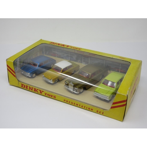 199 - A boxed Dinky Toys No.126 Motor Show Presentation Set