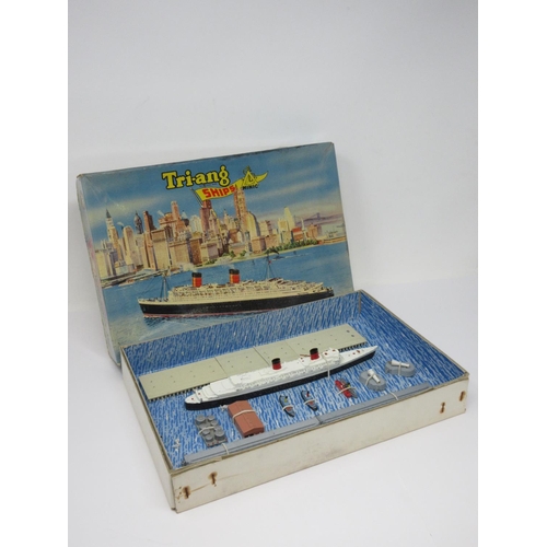 207 - A Tri-ang Minic Ships R.M.S. Queen Elizabeth Presentation Set