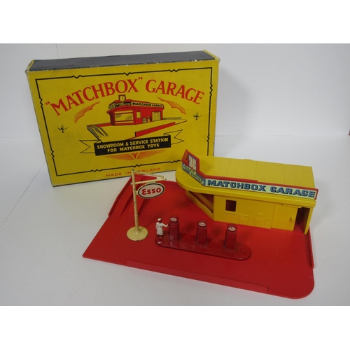 234 - A boxed Matchbox MG-1 Showroom and Service Station