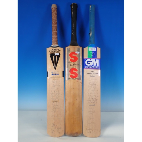 493 - A Gunn & Moore Cricket Bat signed by 1997 England Ashes Series Team, a Duncan Fearnley Bat signed by... 