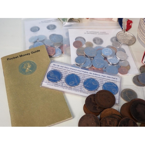 588 - A collection of British & World Coins, to include a small quantity of minor silver issues, a small c... 