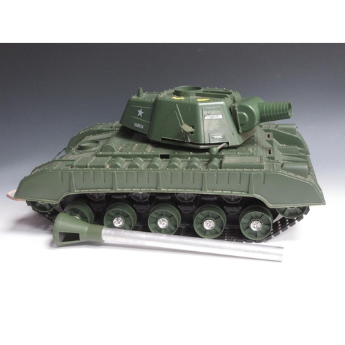 47 - A large plastic model of a US Tank 1ft 11in L