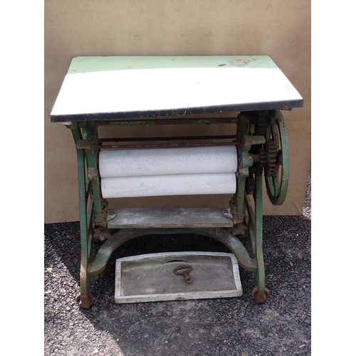 627 - A green painted Mangle, 2ft 5in W