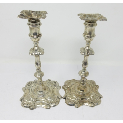 862 - A pair of George II silver cast Candlesticks with knopped stems on shaped square bases, London 1757,... 