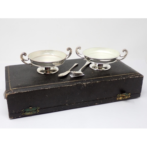 915 - A pair of George V silver two-handled Preserve dishes with glass liners, Birmingham 1914, cased