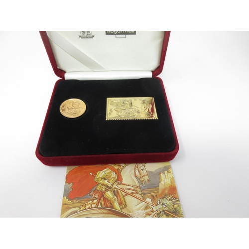 928 - An Elizabeth II St George and the Dragon Sovereign 2001, and gilded Ingot Set, in case, and a Britan... 