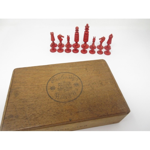 968 - A red and white Chess Set in cigar box, missing red castle and a part set of old bone dominoes in ma... 