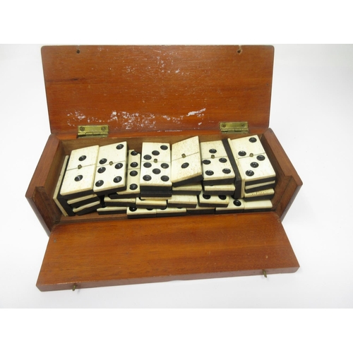 968 - A red and white Chess Set in cigar box, missing red castle and a part set of old bone dominoes in ma... 