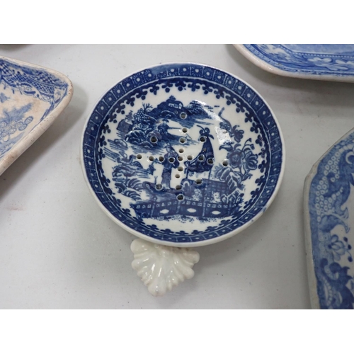 370 - An early Worcester blue and white Strainer, three small blue and white Dishes and two diamond shaped... 