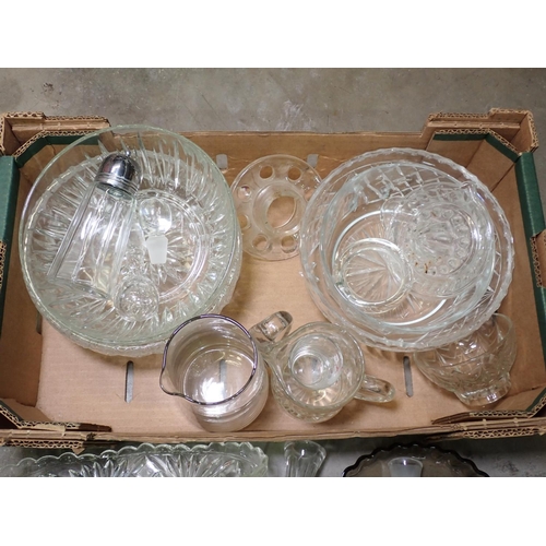 388 - Box assorted Glass