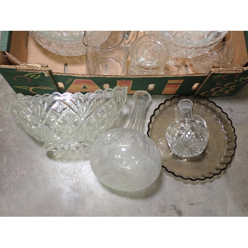 388 - Box assorted Glass