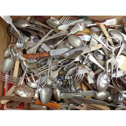 491 - A box of canteens and other Cutlery