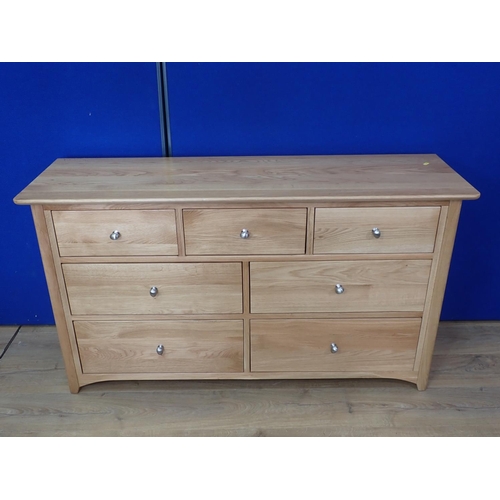 536 - A modern Chest of seven drawers, 4ft 6in W x 2ft 6in H