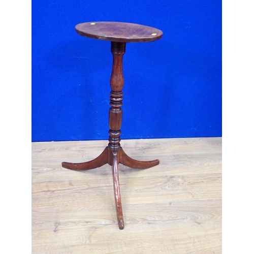 545 - An early 19th Century mahogany Wine Table with turned column and tripod base