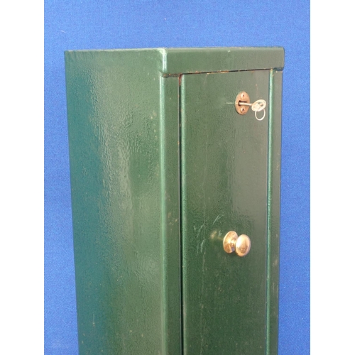 576 - A metal Gun Cabinet, 4ft 4in H