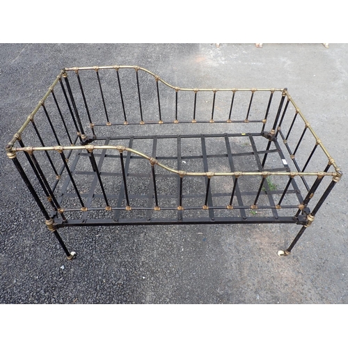 624 - A brass and black painted Cot (two casters missing)