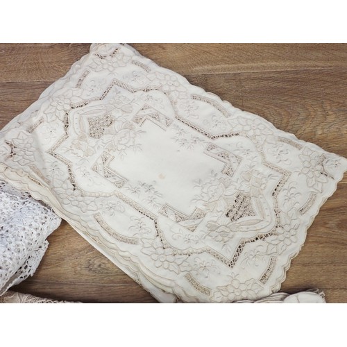 486 - A quantity of Lace and Table Linen