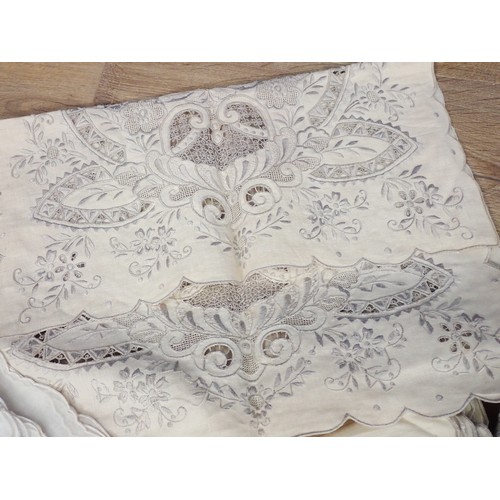 486 - A quantity of Lace and Table Linen