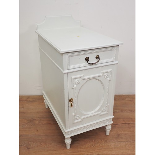 401 - A large white painted Dressing Table fitted multiple drawers on turned supports and casters, 4ft 6in... 