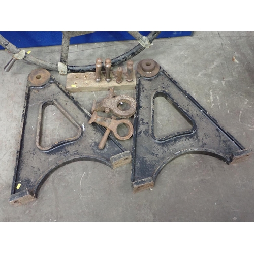 622 - A large cast iron railway level crossing Wheel, two cast iron G.W.R. Brackets and other related item... 