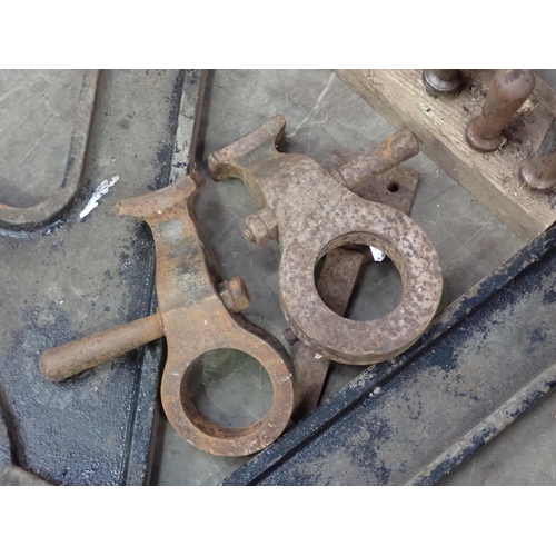 622 - A large cast iron railway level crossing Wheel, two cast iron G.W.R. Brackets and other related item... 