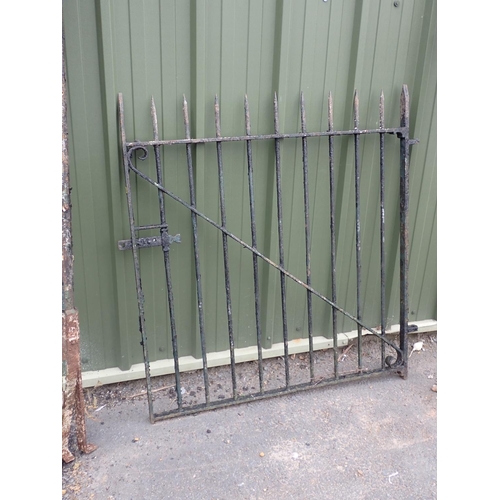 415 - A cast iron Garden Gate with spiked top and two supporting posts, 4ft W x 4ft 6in H