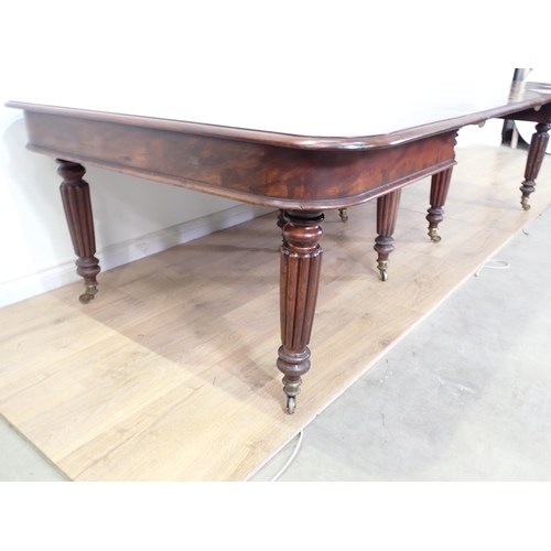 481 - A mid 19th Century figured mahogany and boxwood inlaid Extending Dining Table, the rectangular mould... 