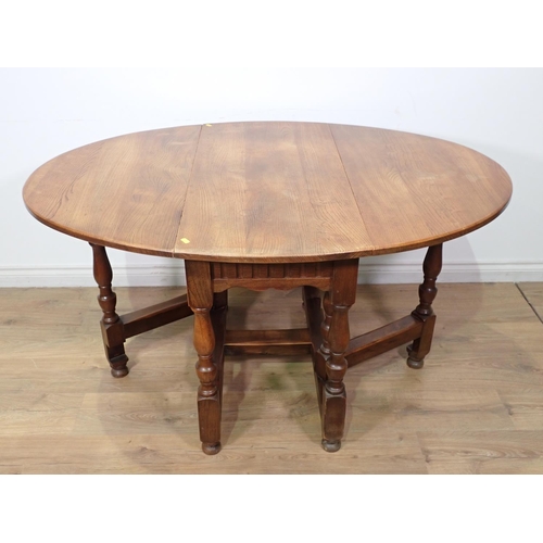 536 - An oak Gateleg Dining Table on turned supports 3ft 2in x 2ft 5in