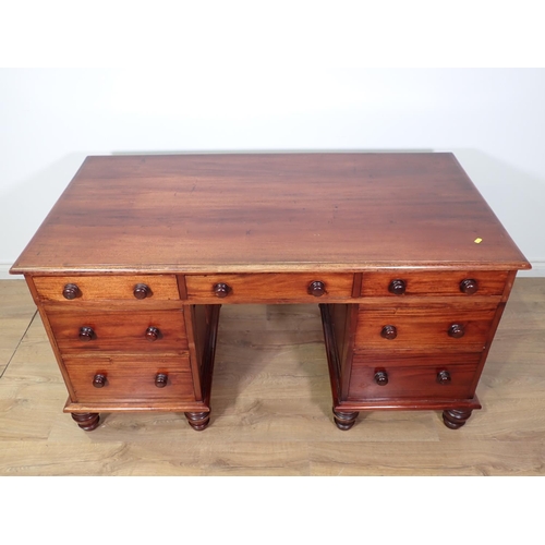 93 - A modern mahogany pedestal Desk 4ft 7in W x 2ft 5in H