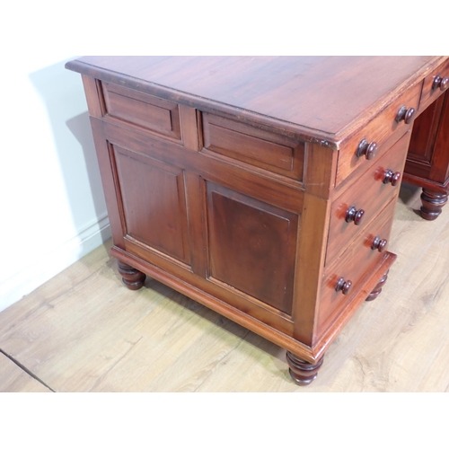 93 - A modern mahogany pedestal Desk 4ft 7in W x 2ft 5in H