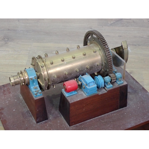 29 - A scale model of a stationary machine