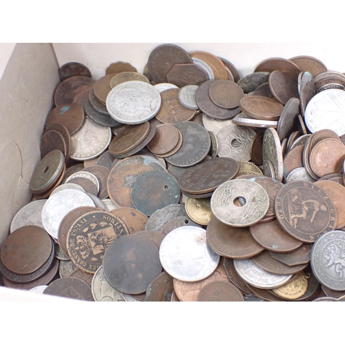 412 - A box of assorted British and World coins, to include an 1892 Crown, Australian 1914 Florin, minor s... 