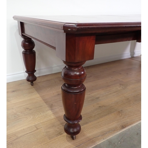 462 - A 19th Century style mahogany wind-out extending Dining Table on turned supports (no winder) 7ft 4in... 